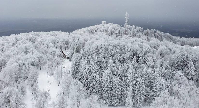 Erdélyben forgalomkorlátozásokat vezettek be, iskolákat zártak be az újabb havazás miatt