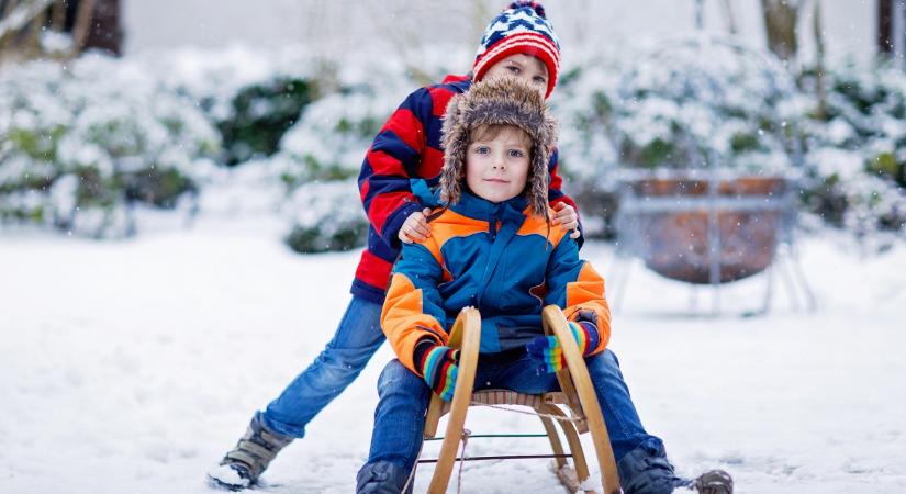 Arcunkra fagyott a mosoly: Van, ahol 60 ezer forintba kerül a szánkó