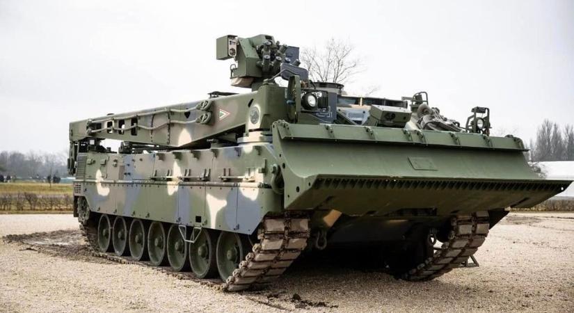 Katonai konvoj a havazás sújtotta utakon: Veszprémbe irányították a honvédségi vontatókat (videó)