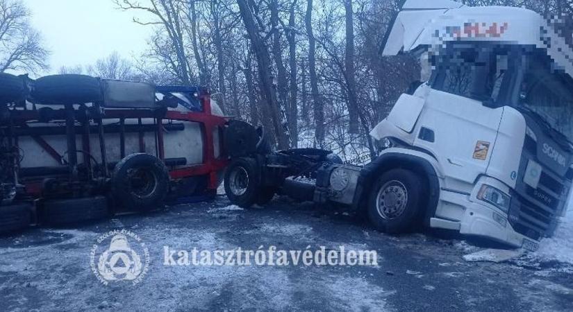 Ezért volt órákig lezárva a 81-es főút