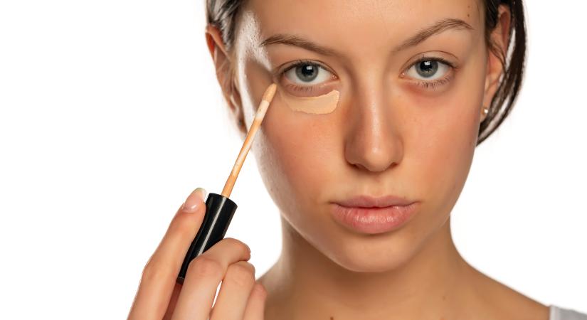 Ez a végzetes hiba vezet a sötét szem alatti karikákhoz a bőrgyógyász szerint