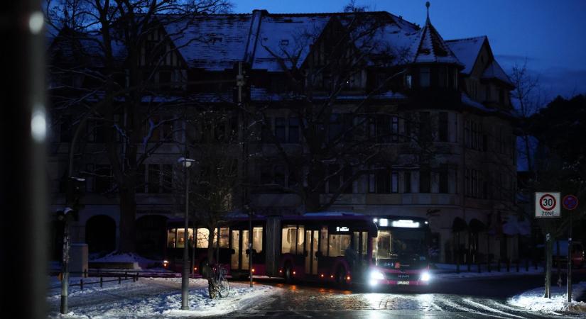 Áramszünet ide vagy oda, teniszezni ment Berlin polgármestere, kitört a botrány