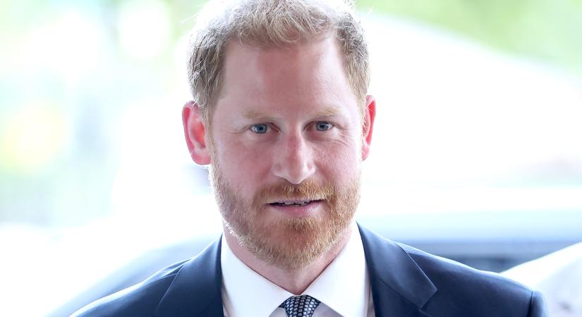 Mi folyik itt? Harry herceg napokon belül hazatér, de apja mégsem találkozik vele