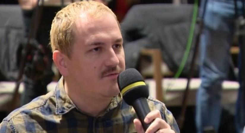 A 444 újságírója bement a Kormányinfóra, és úgy leégette magát, hogy kishíján ott is maradt