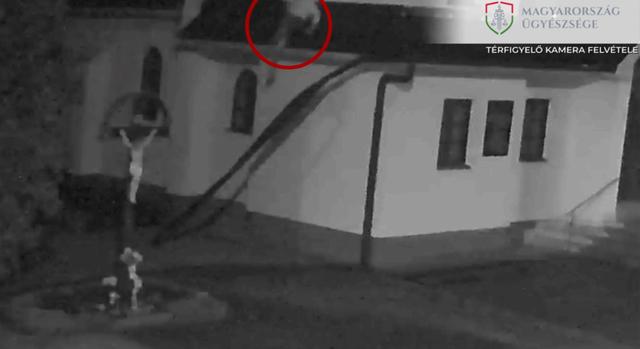 A templom csatornáját tépte le a tolvaj