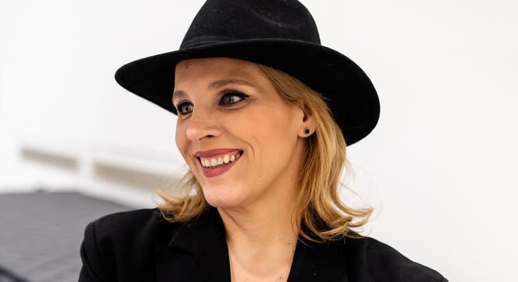 Tóth Vera fürdőruhában jelentkezett be a hóból