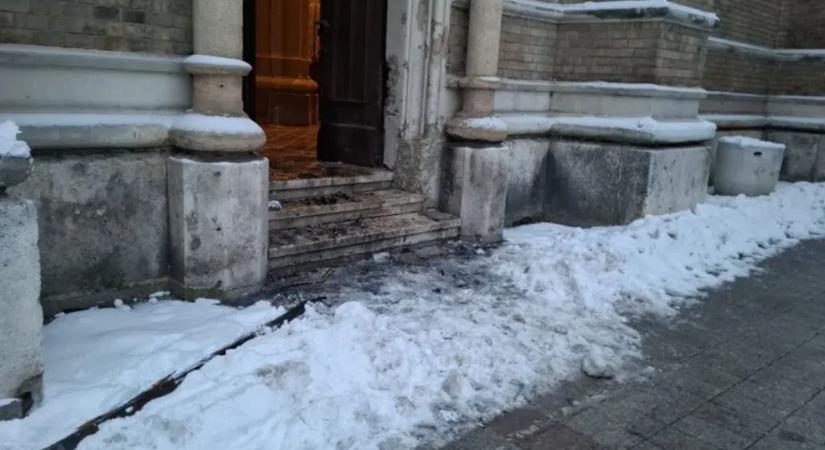 Gyújtogatás volt egy újvidéki római katolikus templomnál