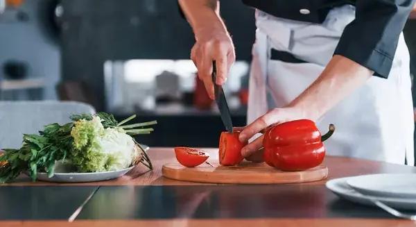 Szakács munkatársat keres egri munkahely