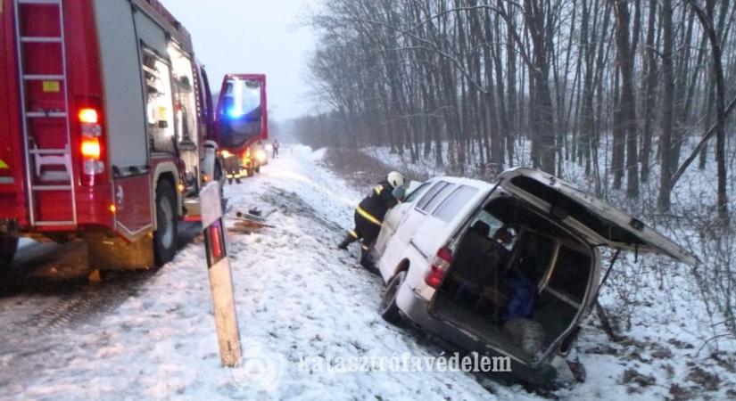 Hó fogságában Somogy: drámai mentésekkel kellett szembenéznie a tűzoltóknak