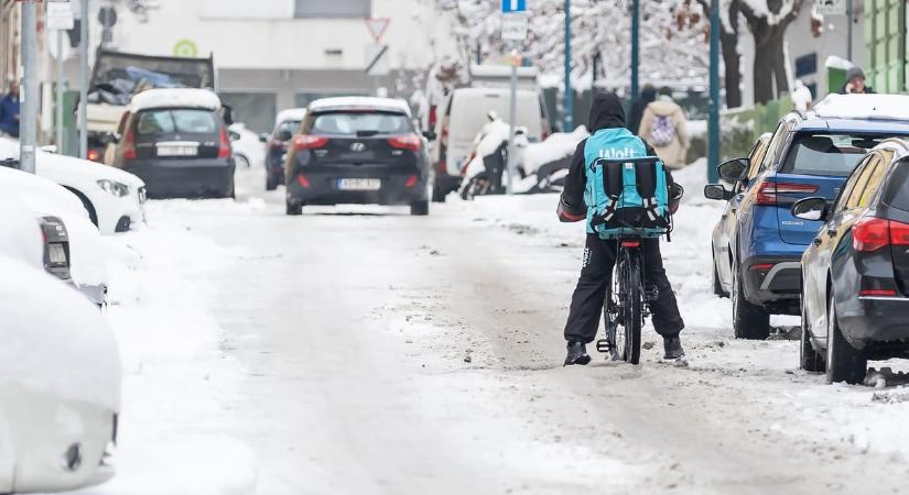 Nem tudok bemenni munkába a hóhelyzet miatt – mit tegyek, hogy ne rúgjanak ki?