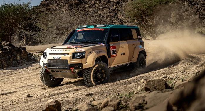 A defender sikeresen debütált az idei Dakaron: hármas győzelem a prológon, a tereprali-világbajnokság nyitányán