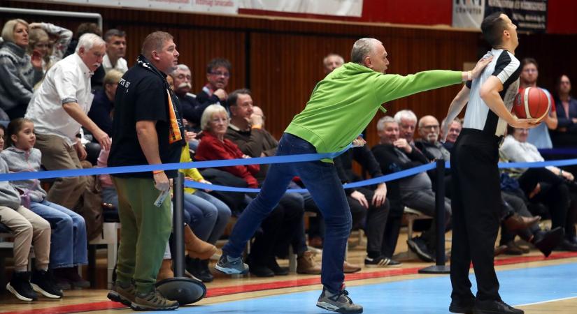 Megvan az ítélet: ennyi időre tiltották ki a kosármeccsekről a bírót meglökő szurkolót