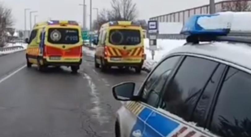 Nem mindennapi jelenet: buszöbölben szült egy kismama Nyíregyháza határában