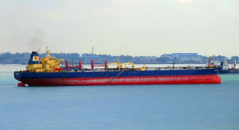 Az orosz árnyékflotta teherszállító hajóját érte újabb dróntámadás, a török partiőrség nyújtott segítséget