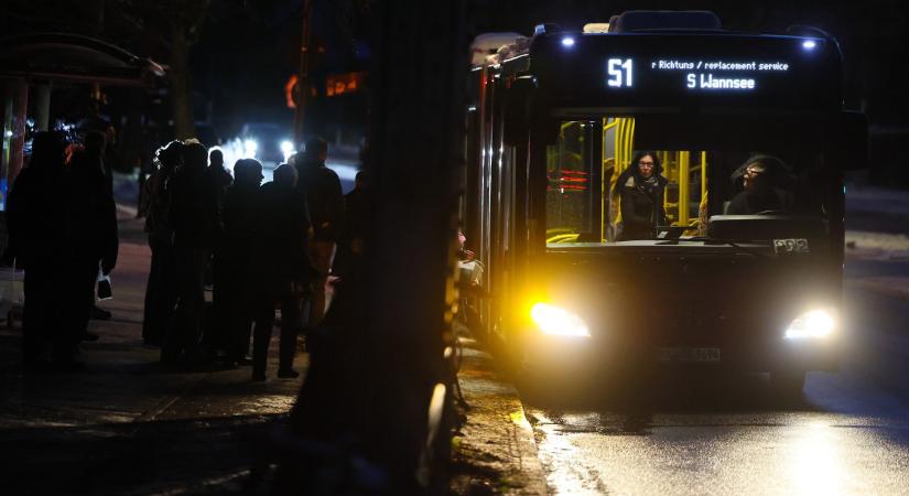 A polgármester teniszezett, miközben a lakosok fagyoskodtak az áramszünet miatt