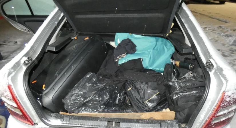 Osztrák iskolákba törtek be