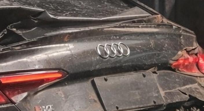 Négy nap alatt elkótyavetyélte az Audiját a tini, így hozta össze