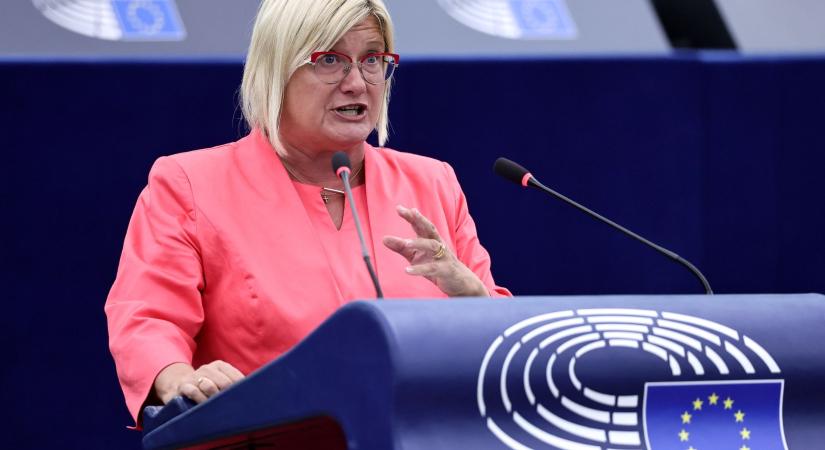 Gál Kinga: Európát azért akarják háborúba vezetni, mert ezt várja el a fegyverlobbi