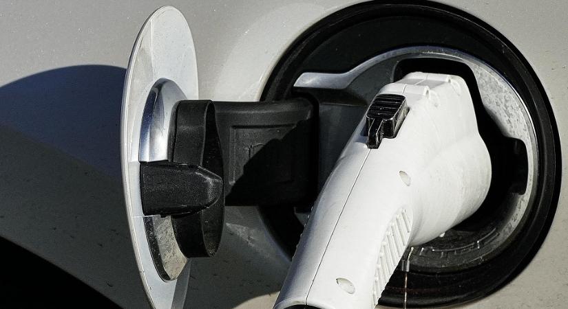 Decemberben állt forgalomba a százezredik tisztán elektromos gépkocsi Magyarországon