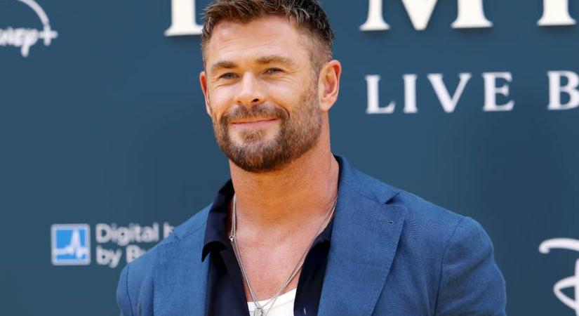 Chris Hemsworth magyar származású felesége kivágott ruhába bújt: a 49 éves Elsa brutál dögös
