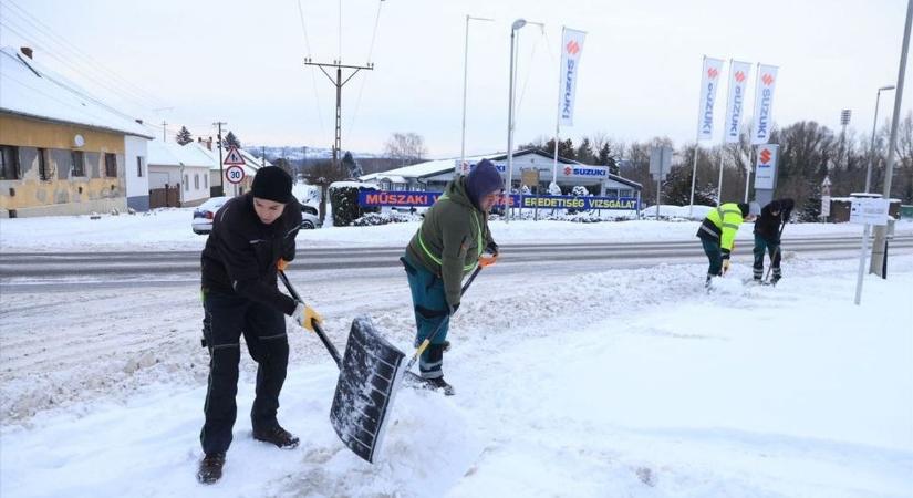 Ónos eső: reggel támad, sorra jönnek a figyelmeztetések