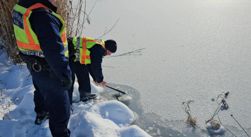 A rendőrség tanácsot adott azoknak, akik alatt beszakad a jég