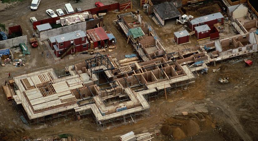 Különös módon került András exherceg kastélya egy kazah oligarchához