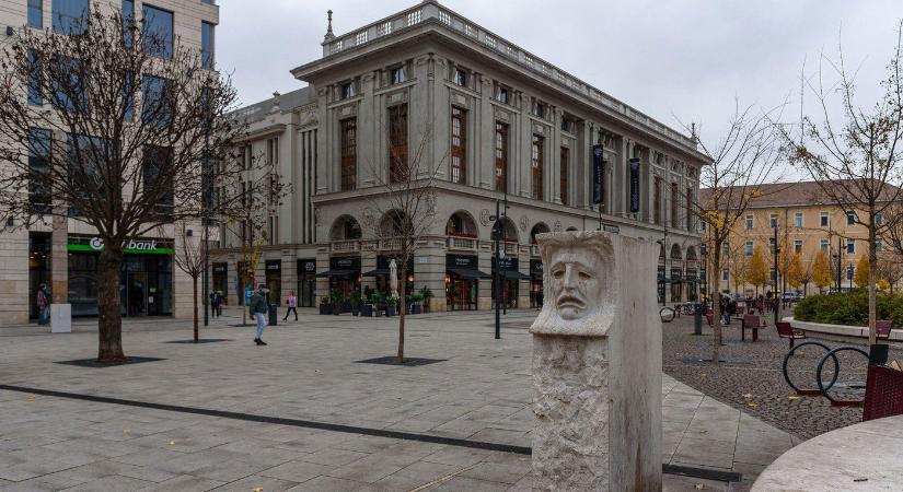 Felismerhetetlenné válik Budapest főtere, durva dologra készülnek, érdemes lesz vigyázni