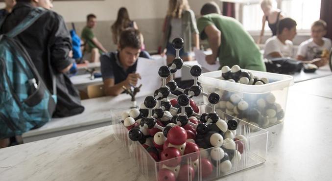 Középiskolai felvételi 2026: mutatjuk, tavaly hány ponttól hívták be szóbelizni a negyedikesek az elitgimikben