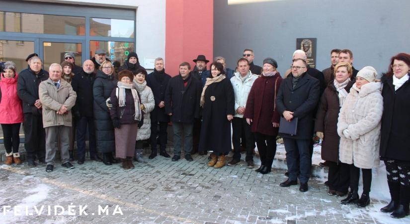 Tisztelgés Duray Miklós emléke előtt Komáromban – képriport