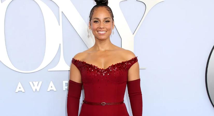 Alicia Keys ezúttal nem énekel – de a képein úgy tálalja magát, mint egy tökéletesen elkészített desszertet