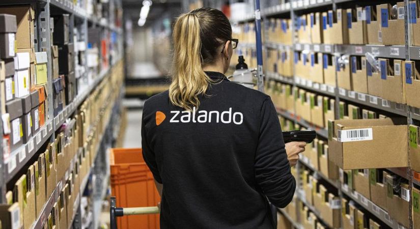 Összeálltak a riválissal, ezreket rak utcára a magyarok egyik kedvenc online ruhaboltja