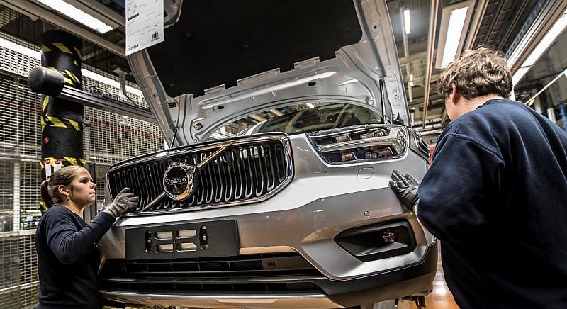 Óriási visszahívásba futott bele a Volvo