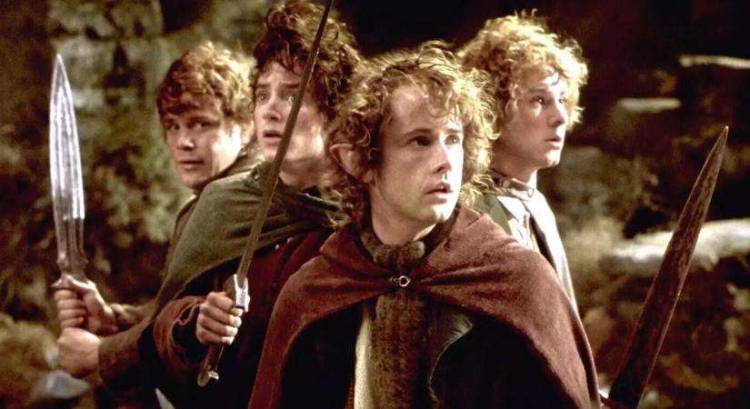 Újra összeállt Gandalf és a négy hobbit az első A Gyűrűk Ura-film 25. évfordulója alkalmából