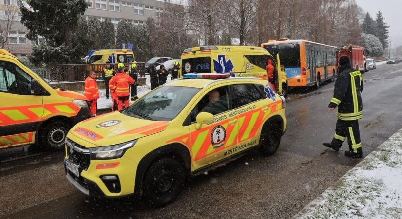 Diákcsíny vagy sem? Milyen büntetést érdemel az elkövető? – olvasóinkat kérdeztük a Deák-iskolában történt eset kapcsán