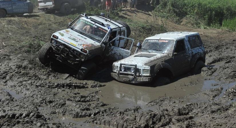 Amikor a mentő is elakad, ők érkeznek: készenlétbe álltak a Babod Off Road terepjárósai a vörös riasztás alatt