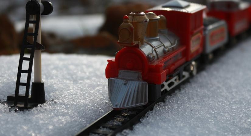 Hosszabb menetidők a pécsi és a győri vasútvonalon, pótlóbuszok este a 4-6-os vonalán