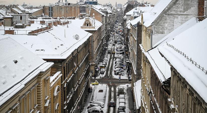 A Miniszterelnökség elárulta, pontosan hány ezer magyar menekült hajléktalanszállóra a hideg elől