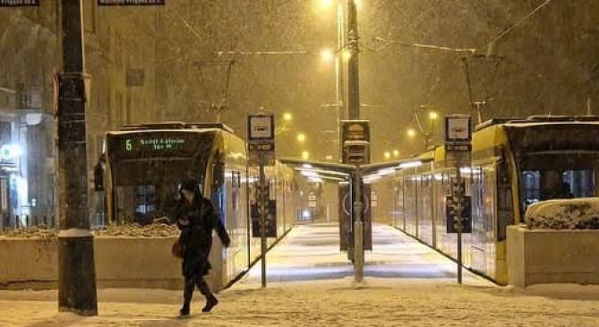 Megrongálta a 4-es, 6-os villamos vonalát a fagy