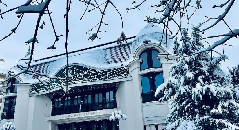 Rendkívüli hóhelyzet: példátlan lépésre szánta el magát a Szolnoki Szigligeti Színház