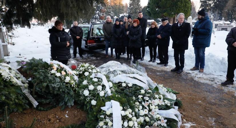 Egy lokálpatriótát veszített el a zalai város – eltemették Büki Pálnét (galéria)