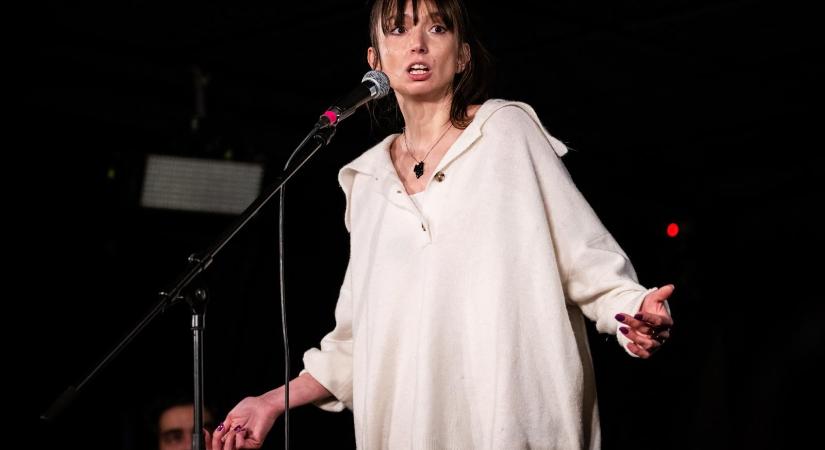 Kisterpesz, fej lehajt és minden rendben