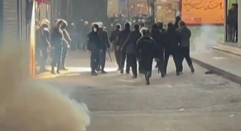 Kórházból hurcolták el a sebesült tüntetőket az iráni biztonsági erők