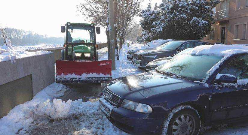 Ingyenes parkolást és tömegközlekedést javasol a hóhelyzet idejére Ruzsa Roland