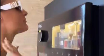 Parfümillatvending – A nap videója