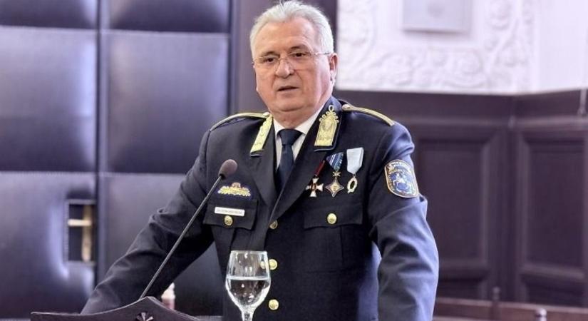Negyvennégy év után letette a szolgálatot a főrendőr