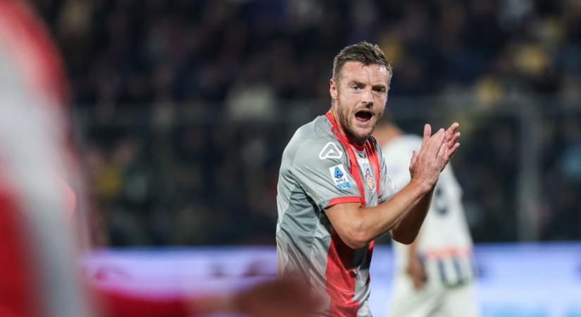 Tizenhat évesen gyárban melózott, részese volt a PL legnagyobb csodájának, és még 38 évesen is megmutatná a kétkedőknek az energiaital-függő csatár