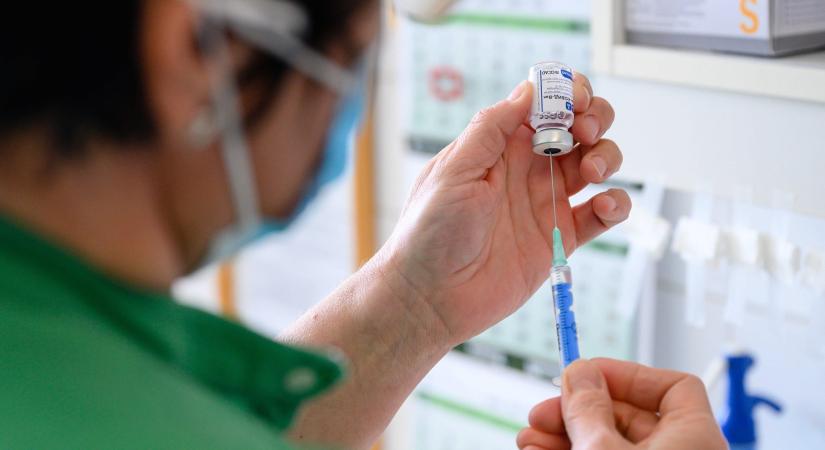 Az Egyesült Államokban beperelték a Covid-oltások gyártóit