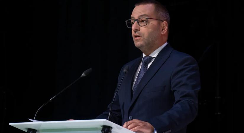 Lánczi Tamás: Brüsszel uniós pénzből avatkozik be a magyar választási kampányba