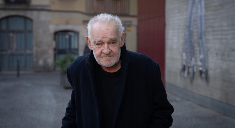 Rendkívüli fénykép került elő Tarr Béláról, ez a legmeghatóbb búcsú a rendezőzsenitől